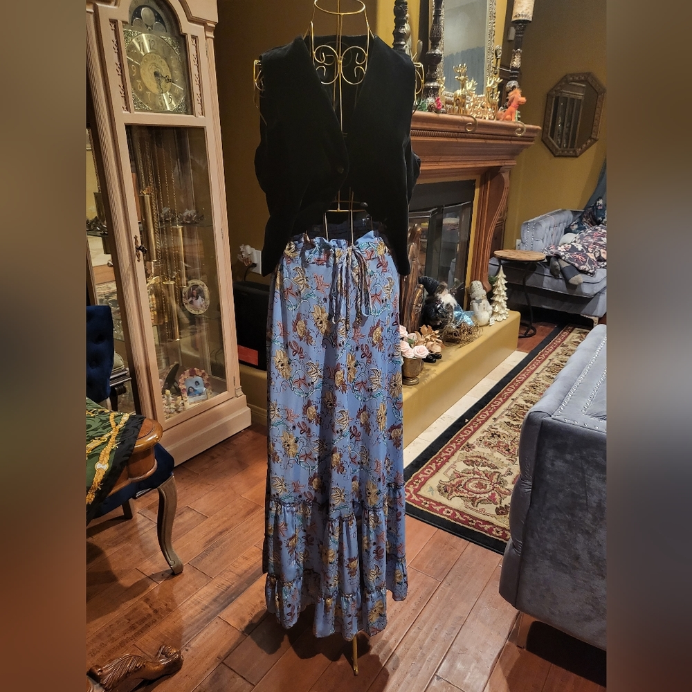 Long Skirt M/L adjustment string 💙 only skirt included